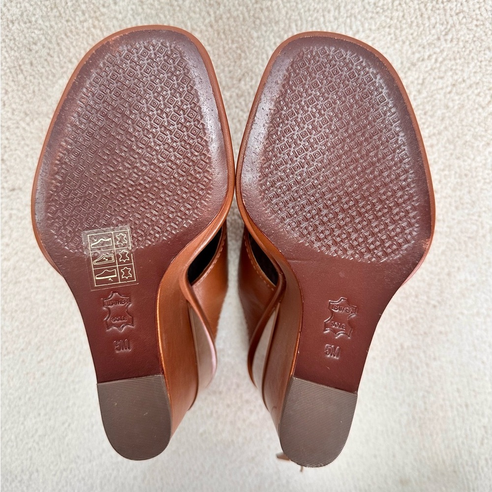 Tory Burch Gabrielle Wedges/Sandals (Size 5) - Picture 5 of 5